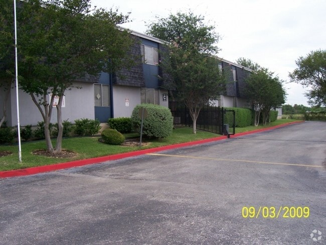 Mcmullen Square Apartments San Antonio Tx Apartment
