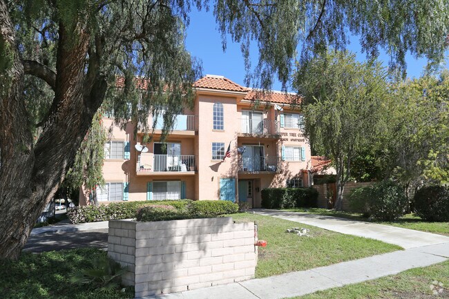 Peppertree Court Apartments  Simi Valley, CA  Apartment Finder