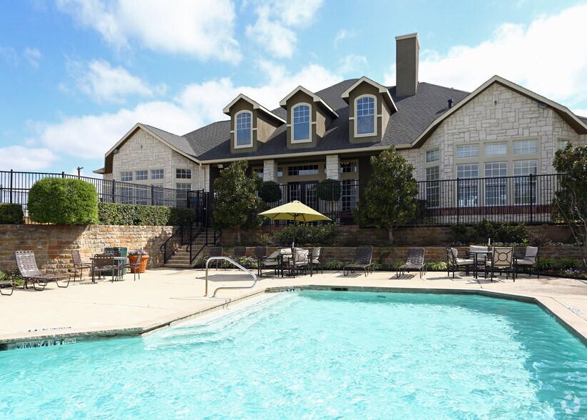 Oxford at Iron Horse North Richland Hills, TX Apartment Finder