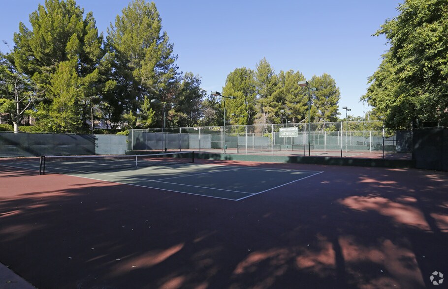 Summit at Warner Center Woodland Hills, CA Apartment Finder