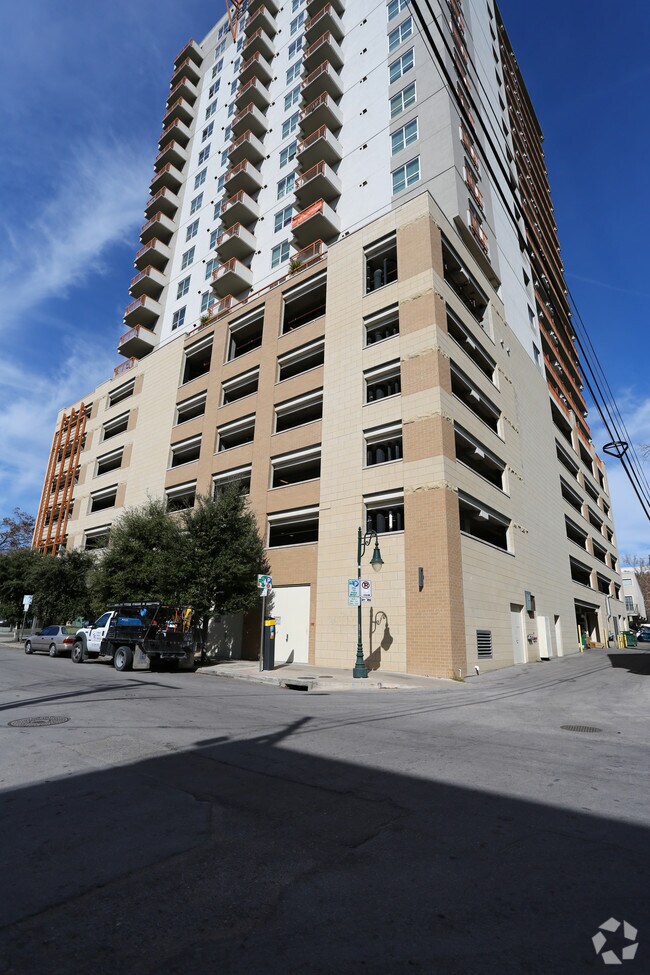 21 Rio Austin, TX Apartment Finder