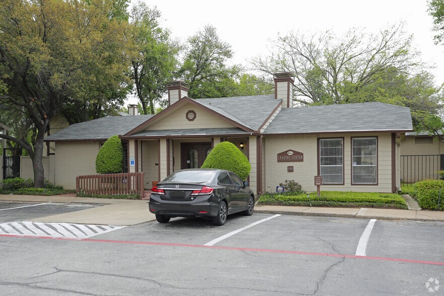 Carriage House Arlington, TX Apartment Finder