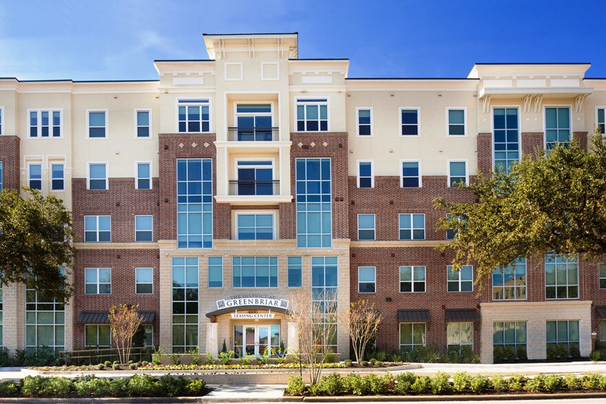 District at Greenbriar Houston, TX Apartment Finder