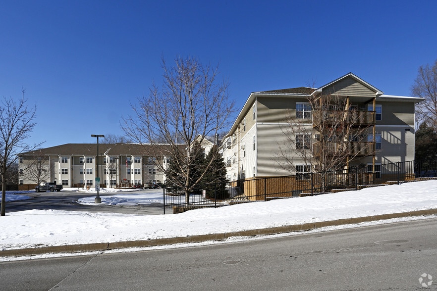 Rosoto Villa on Roselawn 55+ Senior Living Maplewood, MN Apartment