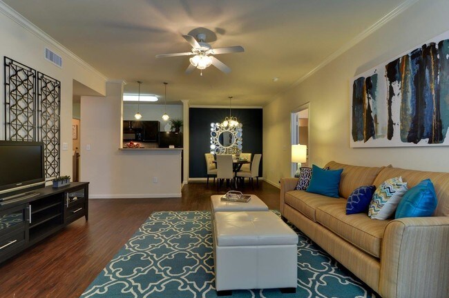 Marquis At The Rim San Antonio, TX Apartment Finder