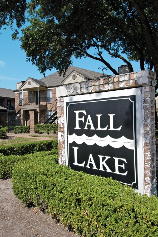 Fall Lake Apartments Houston, TX Apartment Finder