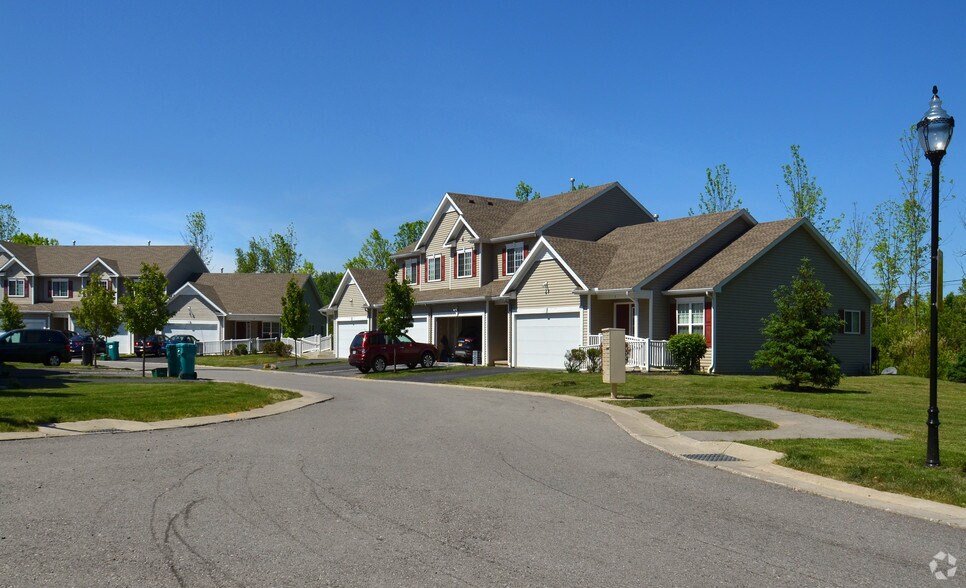 King's Crossing Townhomes North Chili, NY Apartment Finder