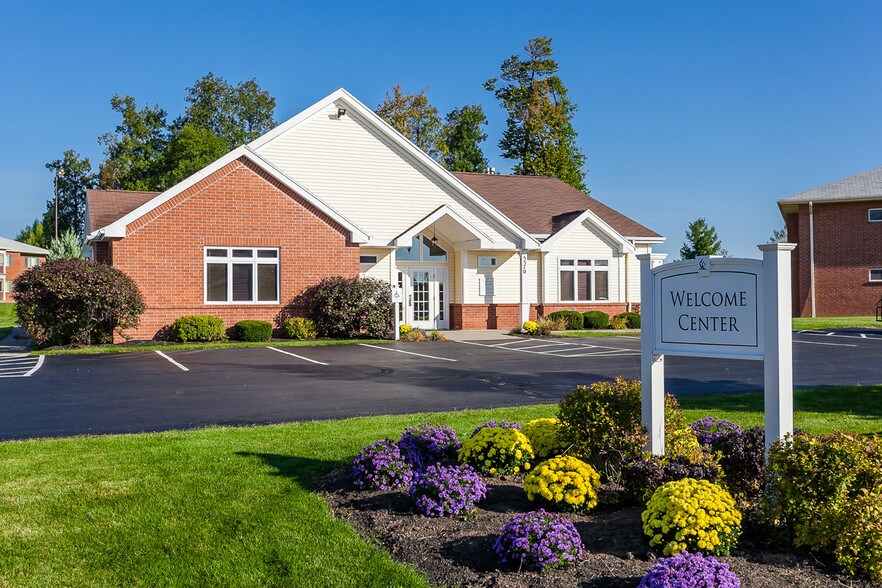 CenterPointe Apartments & Townhomes Canandaigua, NY Apartment Finder