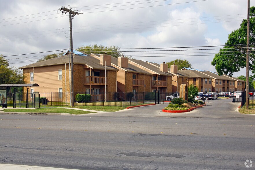 RiverBend Apartment Homes San Antonio, TX Apartment Finder