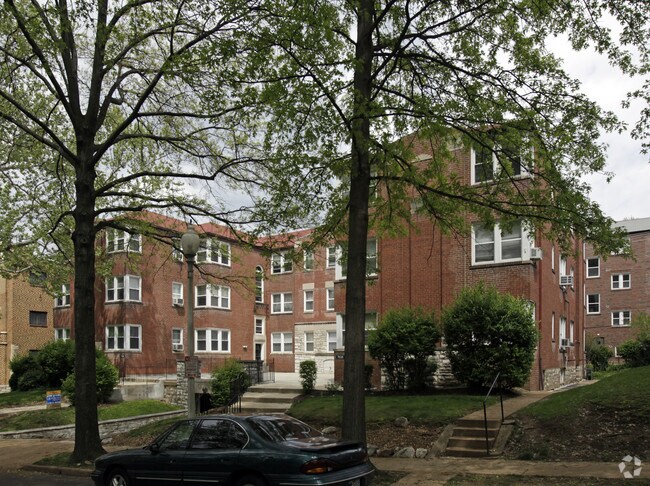 Greenbriar Apartments  Clayton, MO  Apartment Finder