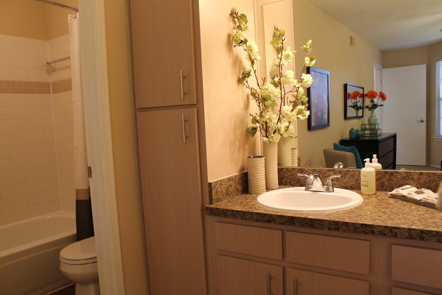 Bathroom Sinks Louisville Ky park laureate apartments - louisville, ky | apartment finder Bathroom Sinks Louisville Ky park laureate apartments - louisville, ky | apartment finder