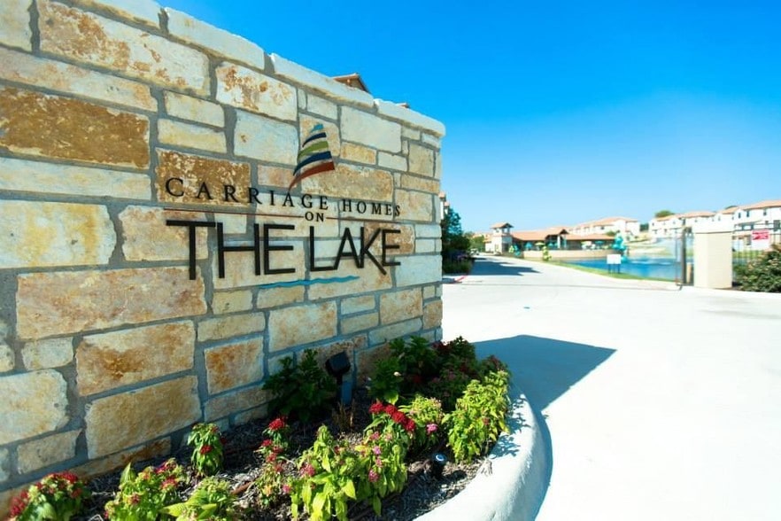 Carriage Homes On The Lake Garland, TX Apartment Finder
