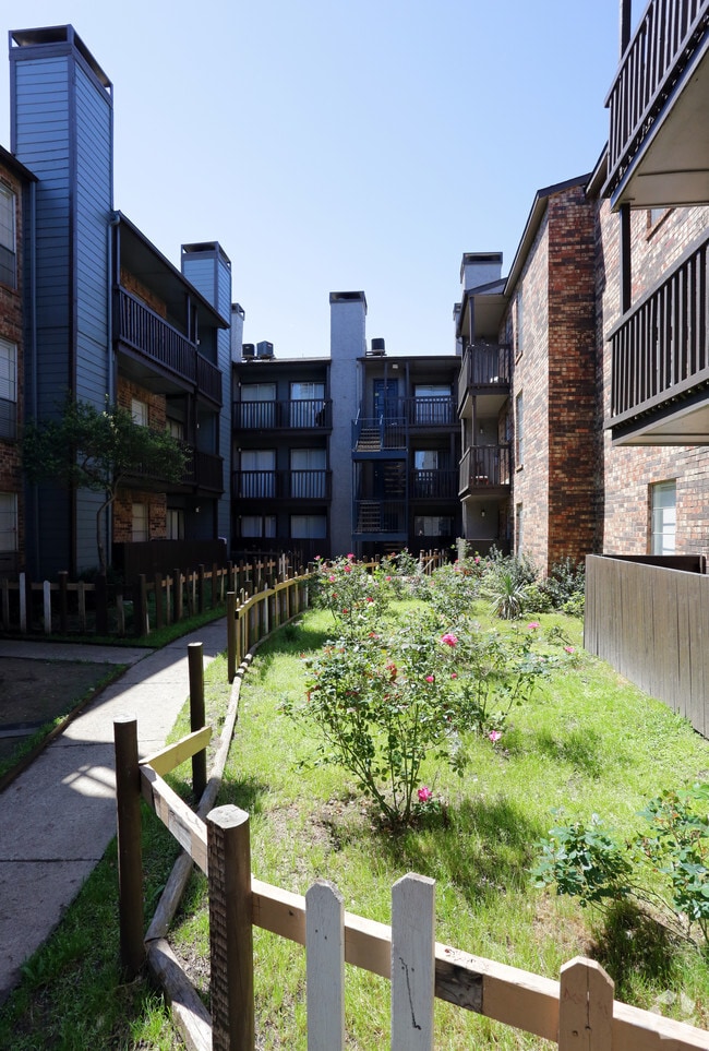 Chapel Oaks Apartments Dallas, TX Apartment Finder