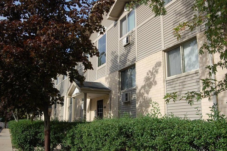 Brookstone Apartments Waukegan, IL Apartment Finder