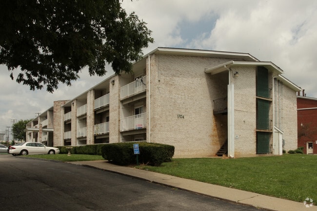New Circle Apartments Lexington Ky Apartment Finder Primary Photo New Circle Apartments