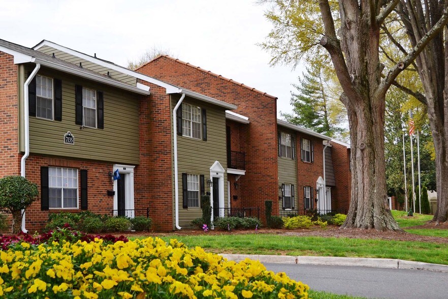 Crest On Providence Charlotte, NC Apartment Finder