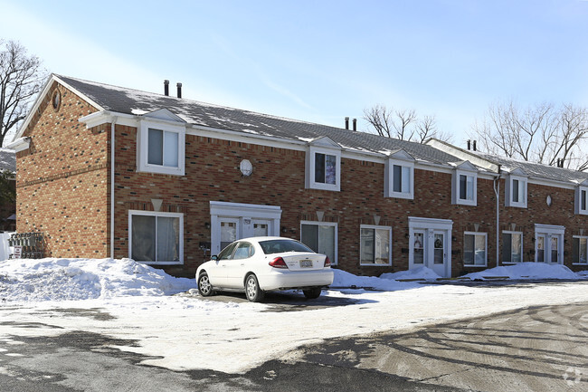 Colonial Colony Townhouses - Huron, OH | Apartment Finder