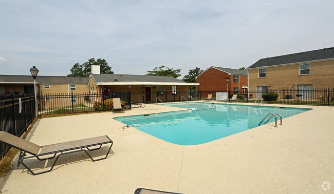 The Lenox Augusta Ga Apartment Finder Pool The Lenox