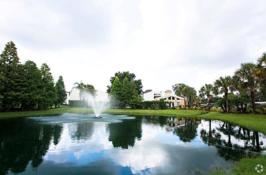 Sunstone Palms Tampa Fl Apartment Finder Pond Sunstone Palms