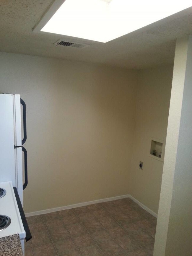 Holly Hills Denton, TX Apartment Finder