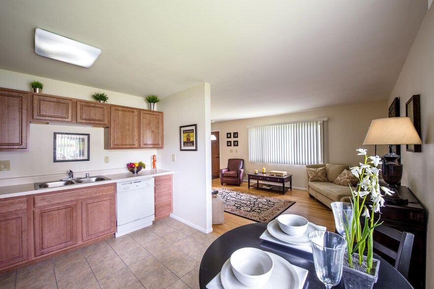 Bradley Place Townhomes Milwaukee, WI Apartment Finder