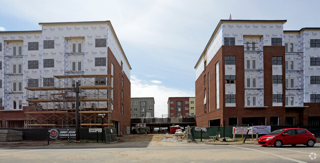 Stadium Centre - The Deck - Tallahassee, FL | Apartment Finder