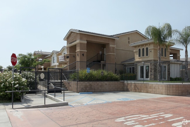 https://image3.apartmentfinder.com/i2/EQKP-_fmxpq8gmPVbU2jUz-tdRDCxLs5E3uJHOLugZo/117/perris-garden-apartments-perris-ca-primary-photo.jpg