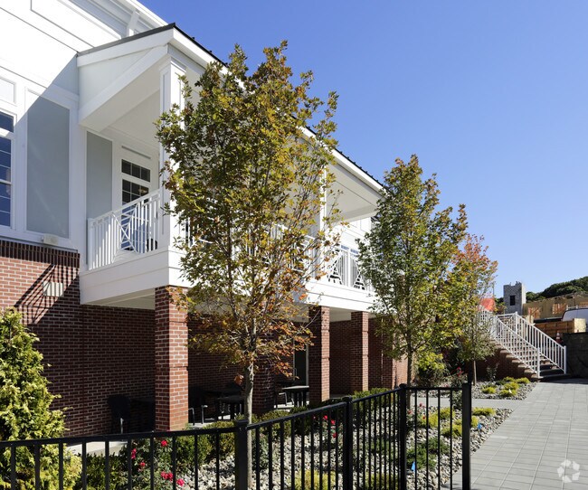 Oakes Pond at Bloomfield Bloomfield, NJ Apartment Finder