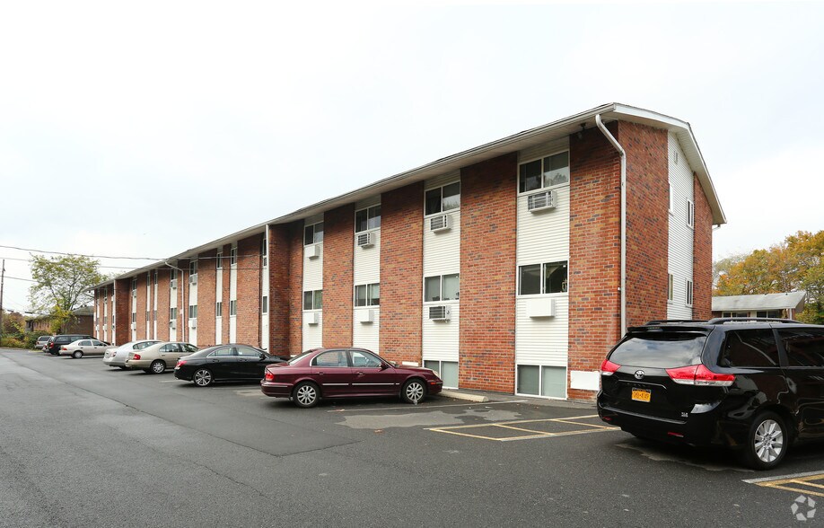 Windsor Court Apartments New Paltz, NY Apartment Finder