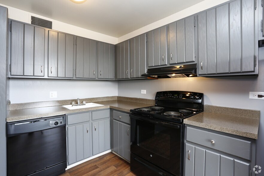https://image3.apartmentfinder.com/i2/FpSQNhq5ulIZo2Ew7ffGn01Ux4MBYF_9mTuXNWeKidU/110/corsican-apartments-denver-co-large-floor-plans.jpg