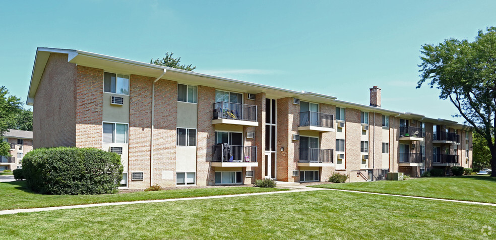 Park Butterfield - Mundelein, IL | Apartment Finder