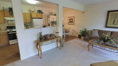 Sutton Place Apartments Crest Hill Il Apartment Finder 1 Br Ba 914sf Sutton Place Apartments