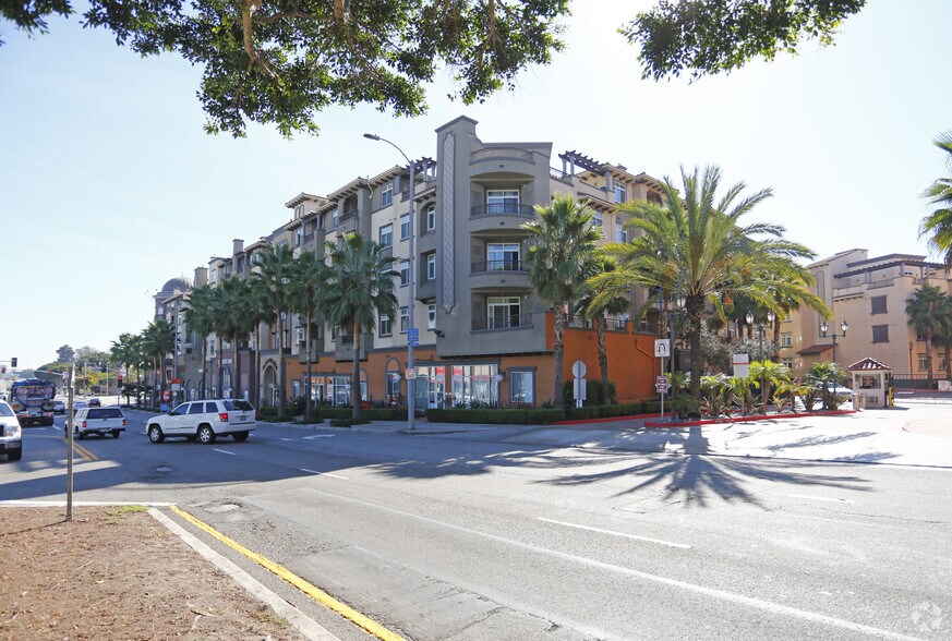 Playa Del Oro Los Angeles, CA Apartment Finder