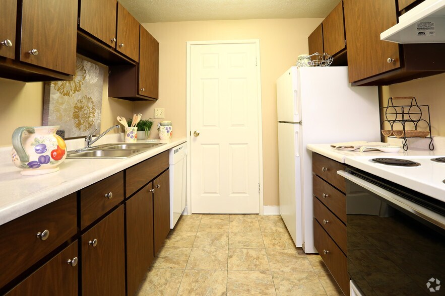 Four Seasons Youngstown Oh Apartment Finder Primary Photo Four Seasons