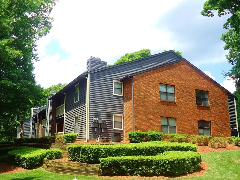 The Pointe at Irving Park Greensboro, NC Apartment Finder