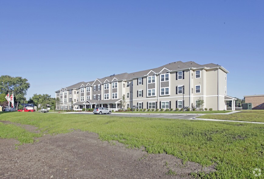 Oakwood Manor Senior Living Eastpointe, MI Apartment Finder
