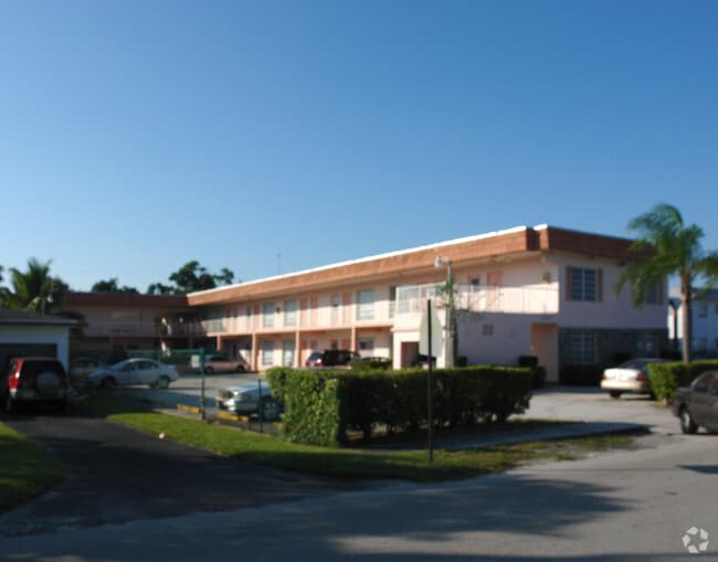 2822 van buren street hollywood fl primary photo