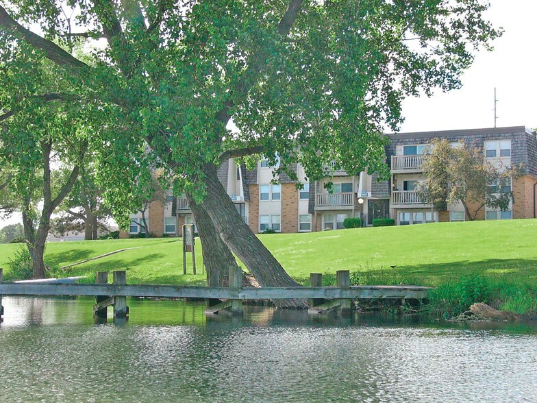 Lakeview Apartments Urbandale, IA Apartment Finder