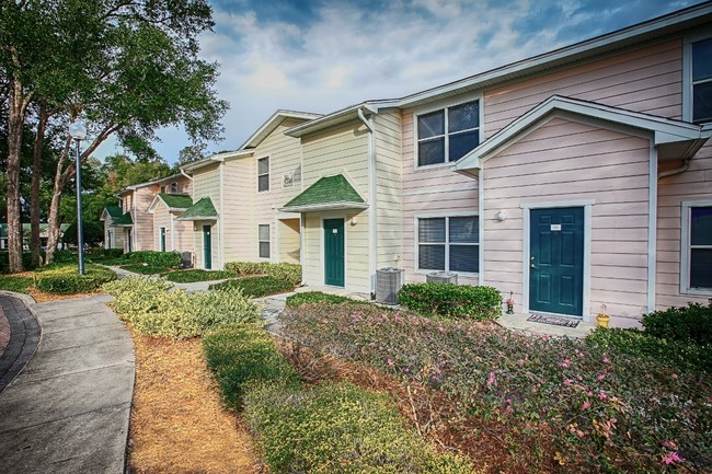 Enclave At Pine Oaks Apartments - Deland, Fl 