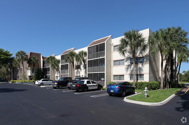 Palm Crest Luxury Rental Apartments - Coral Springs, FL | Apartment Finder