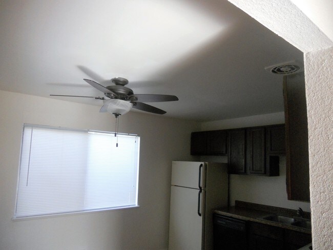 5905 5907 40th St Sacramento Ca Apartment Finder Kitchen Ceiling Fan 5905 5907 40th St