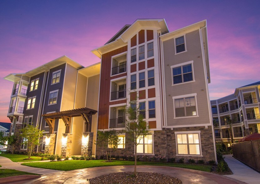The Pointe at West Lake Houston, TX Apartment Finder