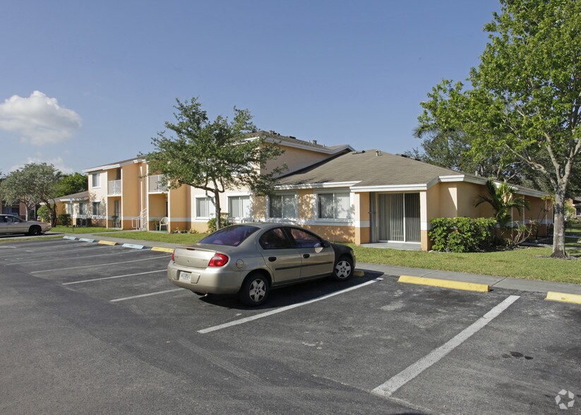 The Hamlet at Walden Pond Senior 62+ Miami Gardens, FL Apartment