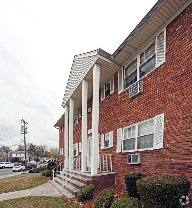 Karen Gardens Bloomfield, NJ Apartment Finder
