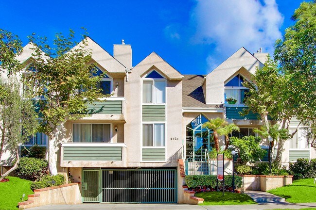 Oxford Villa - Los Angeles, CA | Apartment Finder