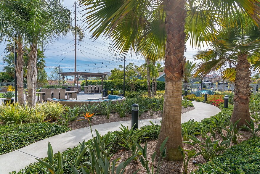 Huntington Breakers Huntington Beach, CA Apartment Finder