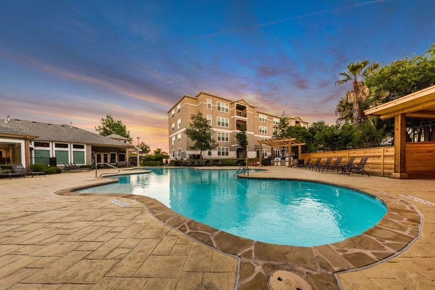 Marquis at Crown Ridge San Antonio, TX Apartment Finder