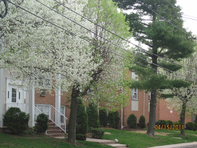 Sunrise Village - Roselle Park, NJ | Apartment Finder