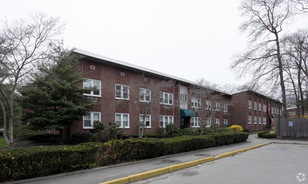 Davis Commons Brockton, MA Apartment Finder
