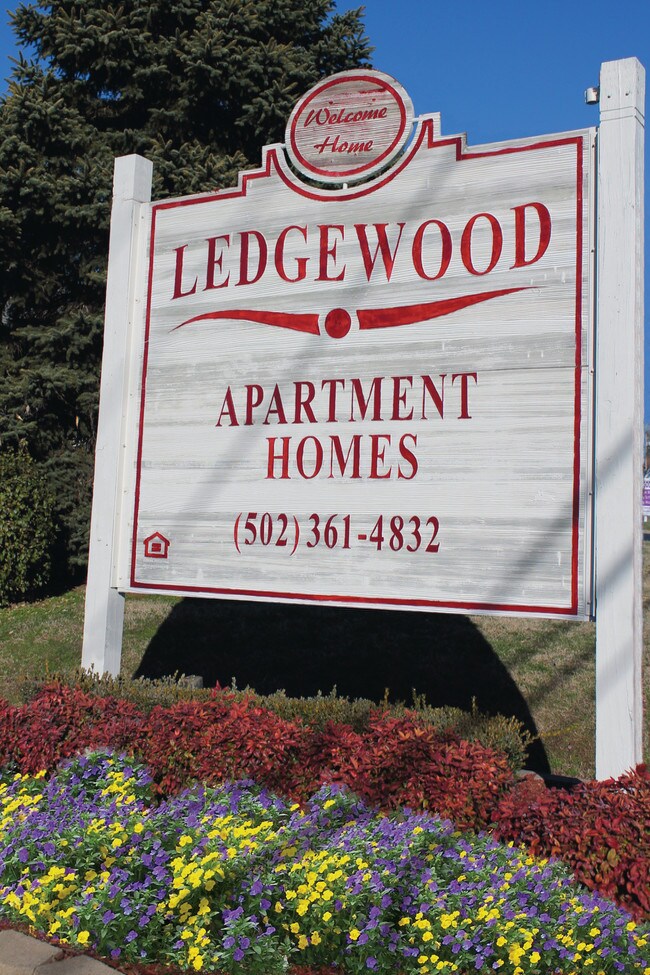 Ledgewood Apartments Louisville, KY Apartment Finder
